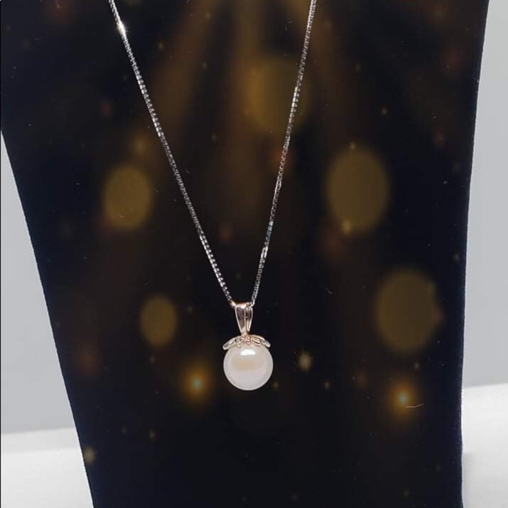 14K White Gold Pearl Pendant